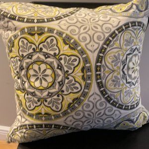 Beautiful Accent Pillow in EUC 🌟 Pretty Colors of Yellow, Gray, Black & White